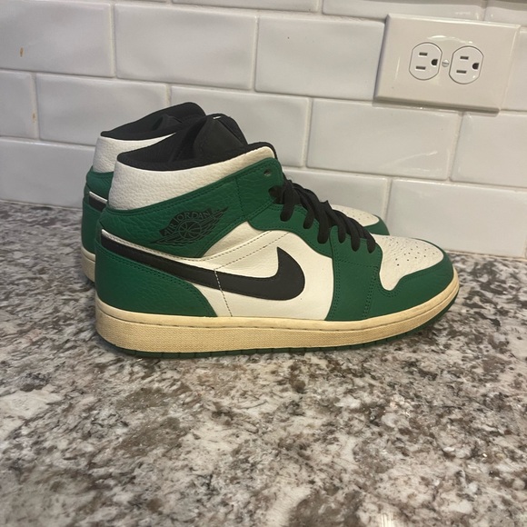 Mens Jordan 1 ‘Pine Green’ (size 10.5) - Picture 5 of 9